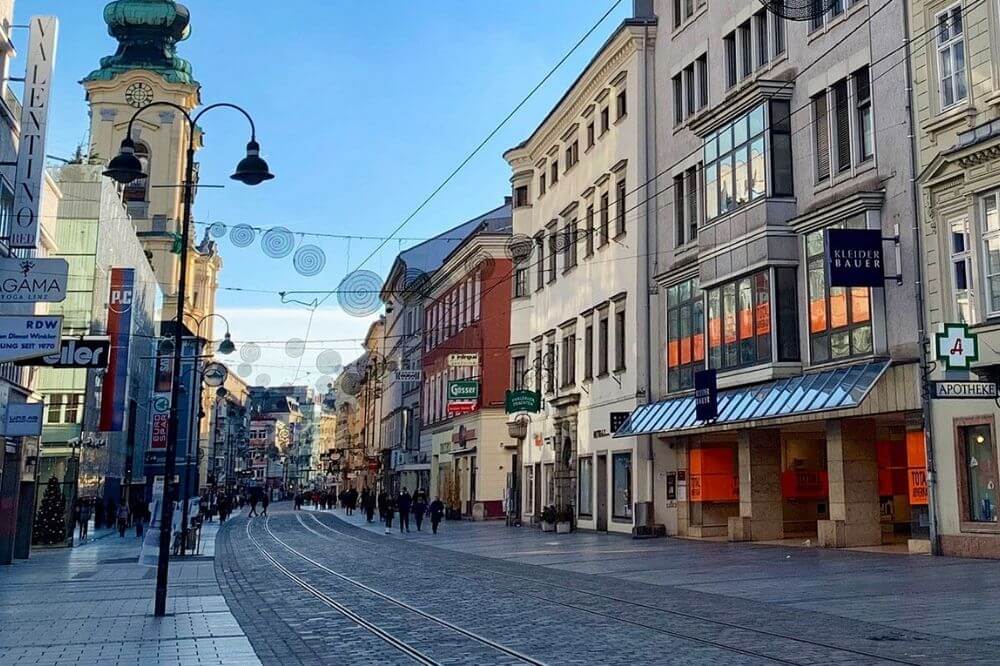 Einkaufstraße in Linz. | Medizin studieren in Linz